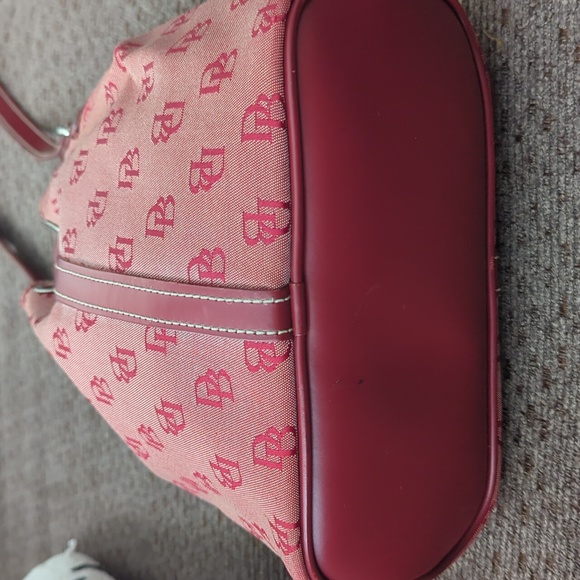 VINTAGE DOONEY & BOURKE RED SIGNATURE MINI DRAWSTRING BUCKET HANDBAG - Picture 7 of 15